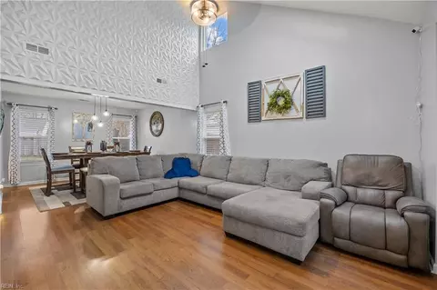 3 Travis Cir, Hampton, VA 23669