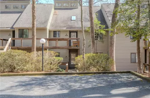 50 Villa Ridge Dr # -E, Hartfield, VA 23071