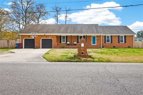 301 Fernwood Farms Rd, Chesapeake, VA 23320