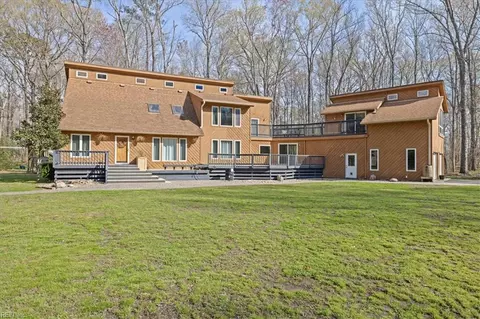 715 Paula Dr, Chesapeake, VA 23322