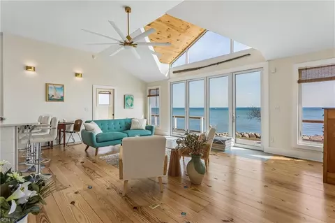 907 Bay Tree Beach Rd, Seaford, VA 23696