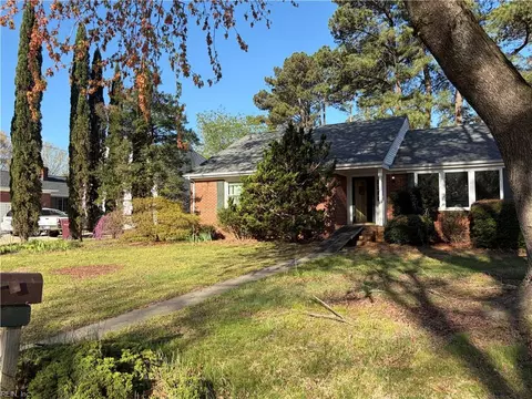 2801 Ashwood Dr, Chesapeake, VA 23321