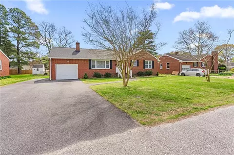 9 Terrace Dr, Poquoson, VA 23662
