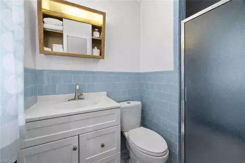 Bath - 36 Whetstone Dr, Hampton, VA 23666 photo 2 of 3