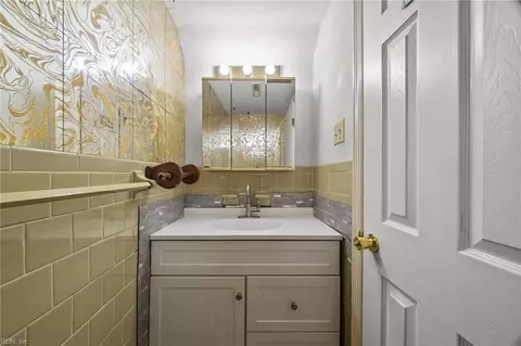Bath - 36 Whetstone Dr, Hampton, VA 23666 photo 1 of 3