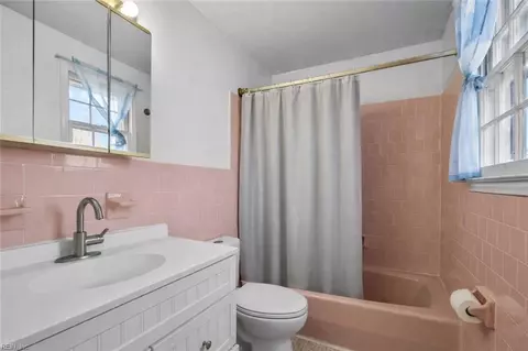 Bath - 36 Whetstone Dr, Hampton, VA 23666 photo 3 of 3