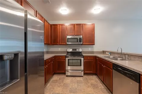 4332 Hillingdon Bnd #104, Chesapeake, VA 23321
