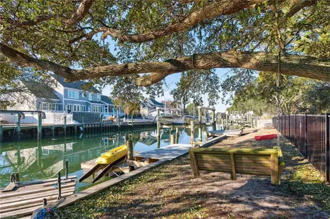 2905 Lynnhaven Dr, Virginia Beach, VA 23451