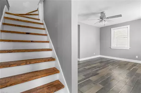 Entry Way - 6369 Devonshire Rd, Norfolk, VA 23513 photo 9 of 11