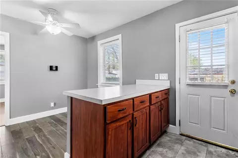 Entry Way - 6369 Devonshire Rd, Norfolk, VA 23513 photo 2 of 11