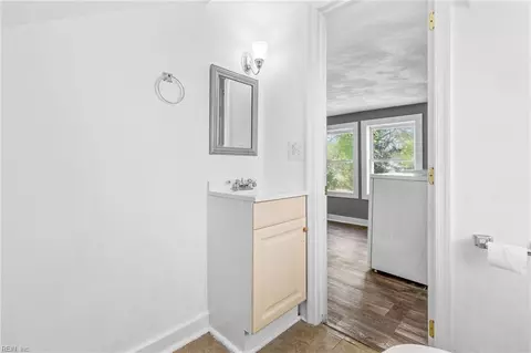 Entry Way - 6369 Devonshire Rd, Norfolk, VA 23513 photo 4 of 11