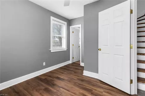 Entry Way - 6369 Devonshire Rd, Norfolk, VA 23513 photo 7 of 11