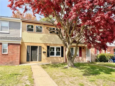 1016 Castle Ct, Chesapeake, VA 23323