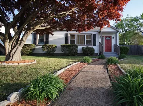 9 Lucas Dr, Hampton, VA 23669