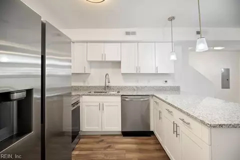 423 Pine Ave, Newport News, VA 23607