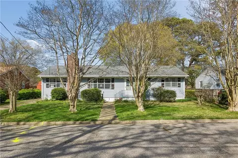 621 Spruce Rd, Newport News, VA 23601