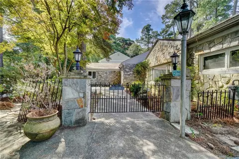 4305 Manchester Rd, Portsmouth, VA 23703