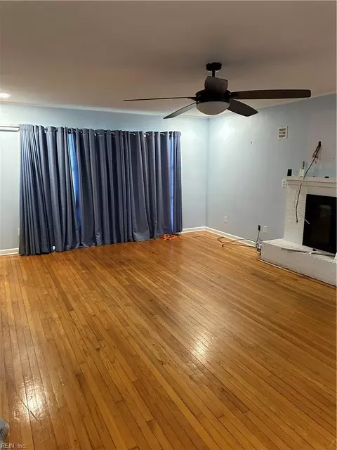 Living - 89 Snug Harbor Dr, Hampton, VA 23661 photo 1 of 3