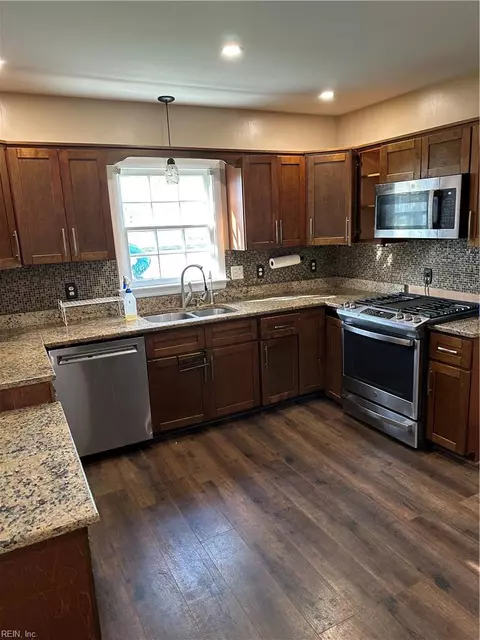 Kitchen - 89 Snug Harbor Dr, Hampton, VA 23661 photo 2 of 2