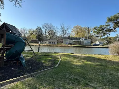 Exterior - 89 Snug Harbor Dr, Hampton, VA 23661 photo 4 of 5