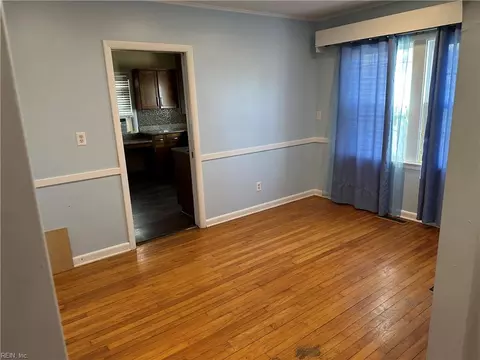 Living - 89 Snug Harbor Dr, Hampton, VA 23661 photo 3 of 3