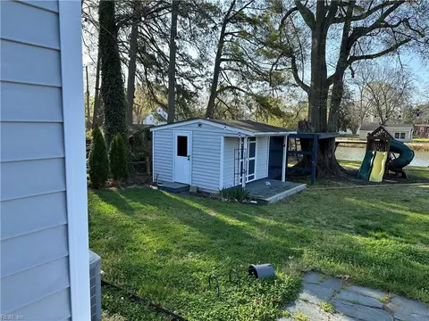 Exterior - 89 Snug Harbor Dr, Hampton, VA 23661 photo 3 of 5