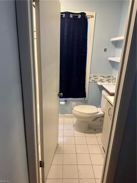 Bath - 89 Snug Harbor Dr, Hampton, VA 23661 photo 2 of 2