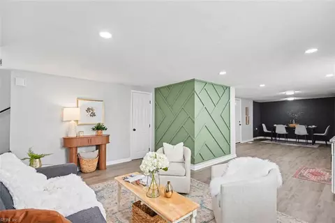 27 Maplewood St, Hampton, VA 23669