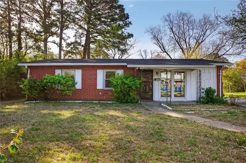 122 Jenness Ln, Newport News, VA 23602