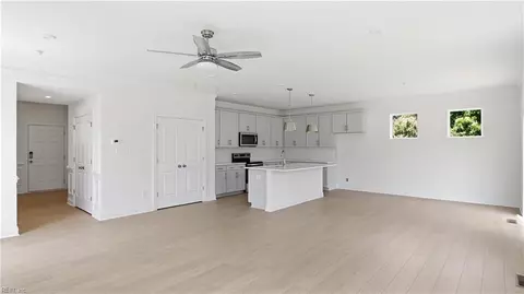 Living - 6312 Janice Ct, Gloucester, VA 23061 photo 2 of 5