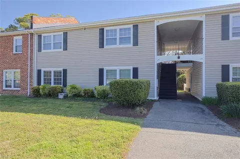 15 Towne Square Dr, Newport News, VA 23607