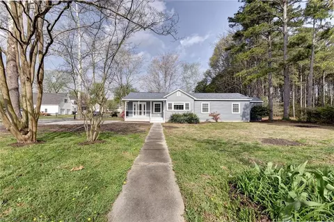 20 Hewitt St, Saluda, VA 23149