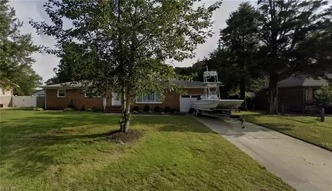 832 Normandy Dr, Suffolk, VA 23434