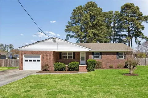 18 Magnolia Ln, Poquoson, VA 23662