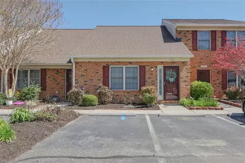 7752 The Points Pl #703, Gloucester Point, VA 23062