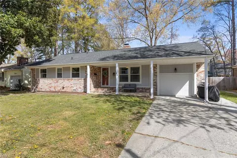 44 Gainsborough Pl, Newport News, VA 23608