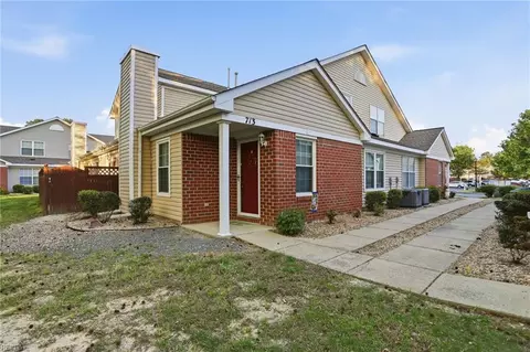 713 Oak Mill Ln, Newport News, VA 23602