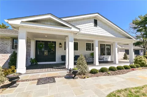 2 Division St, Onancock, VA 23417