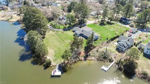 2 Division St, Onancock, VA 23417