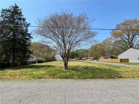 832 Oklahoma Dr, Chesapeake, VA 23323