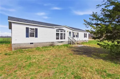 33241 Boothe Rd, Ivor, VA 23866