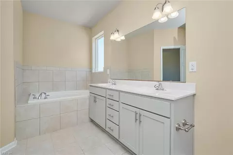 Bath - 5104 Annapolis Dr, Chesapeake, VA 23321 photo 2 of 3