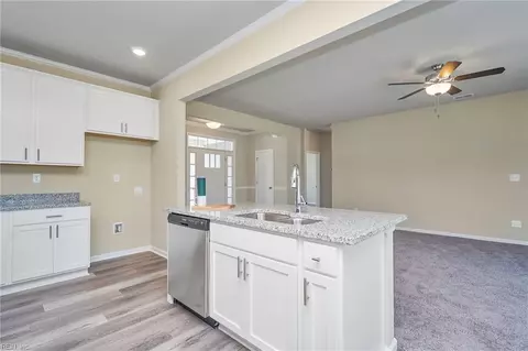 Entry Way - 5104 Annapolis Dr, Chesapeake, VA 23321 photo 2 of 3