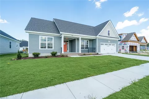 Exterior - 5104 Annapolis Dr, Chesapeake, VA 23321 photo 2 of 7
