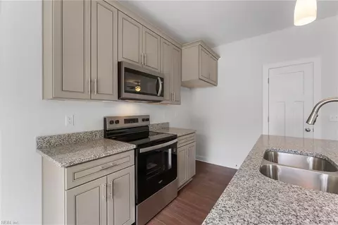 Entry Way - 8978 Marlfield Rd, Gloucester, VA 23061 photo 1 of 3