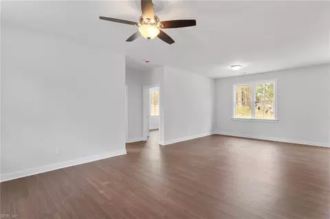 Living - 8978 Marlfield Rd, Gloucester, VA 23061 photo 2 of 4
