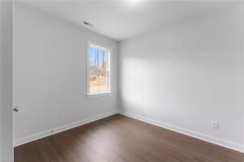 Bedroom - 8978 Marlfield Rd, Gloucester, VA 23061 photo 5 of 6