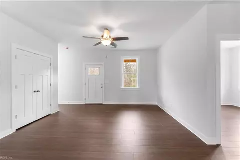 Living - 8978 Marlfield Rd, Gloucester, VA 23061 photo 3 of 4