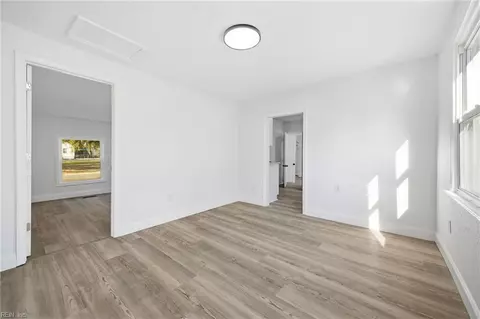 Living - 628 Celey St, Hampton, VA 23661 photo 3 of 4