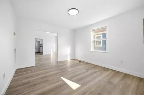Living - 628 Celey St, Hampton, VA 23661 photo 2 of 4